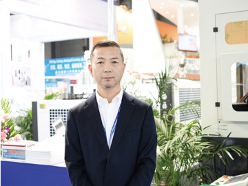 精業(yè)機器 專注中空成型技術