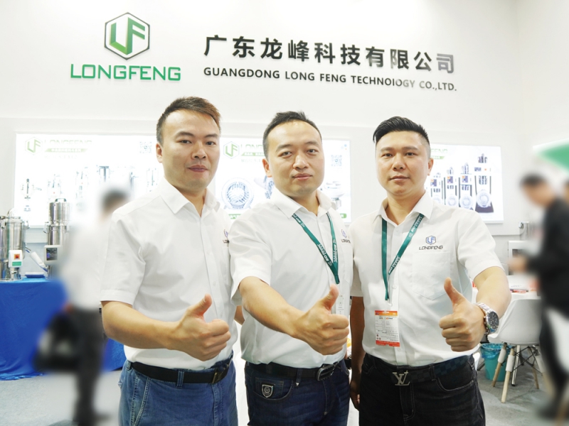 廣東龍峰實業(yè)有限公司總經(jīng)理林春銘(中)-拷貝