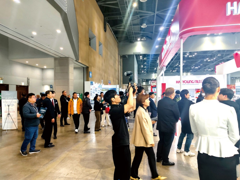 全球塑膠巨頭齊聚，展示前沿技術設備-拷貝
